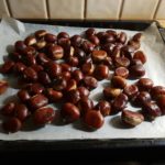 Выкладываем каштаны на лист